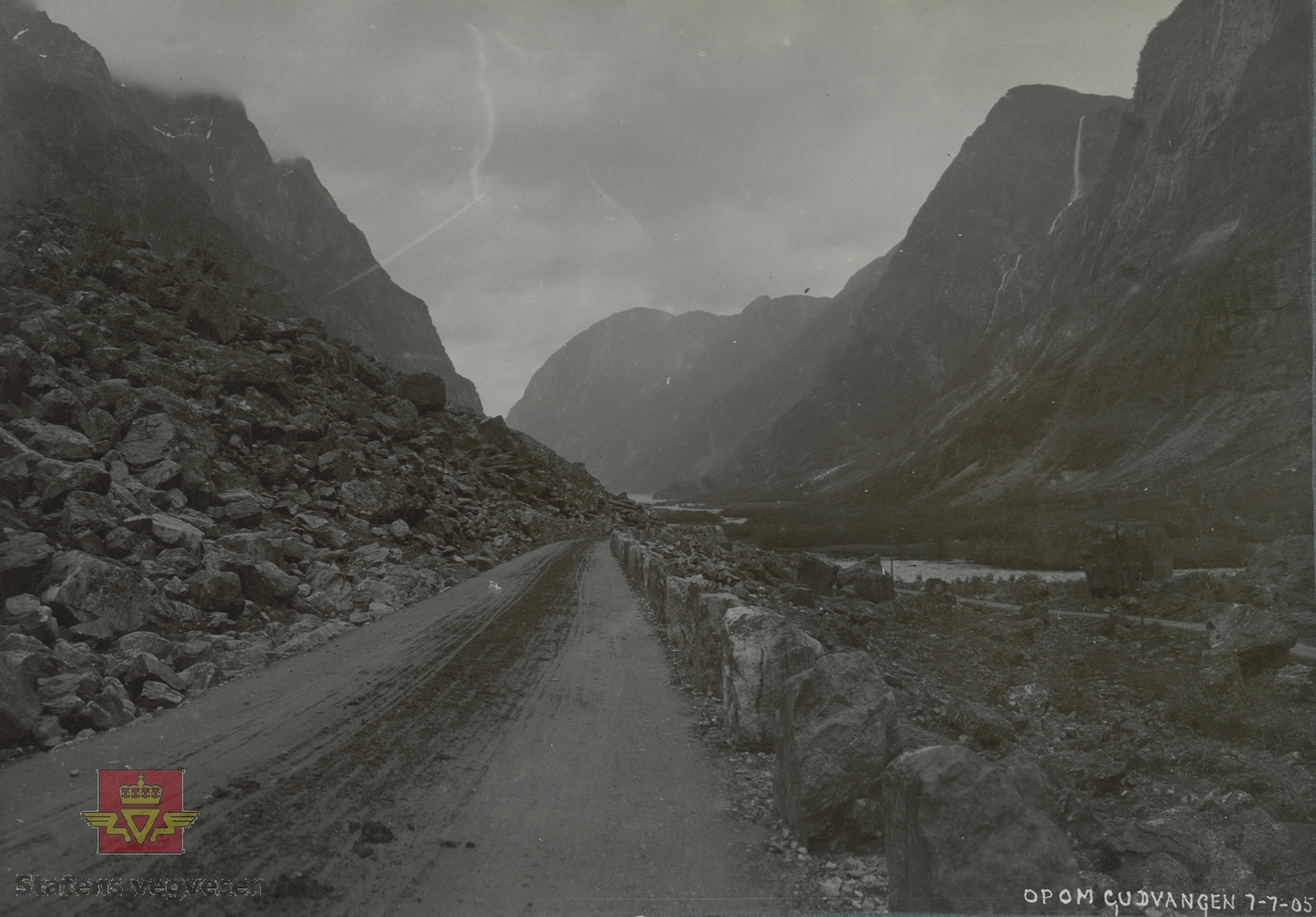Album fra 1903-1908. Vegstrekning i Gudvangen  07-07 1905.