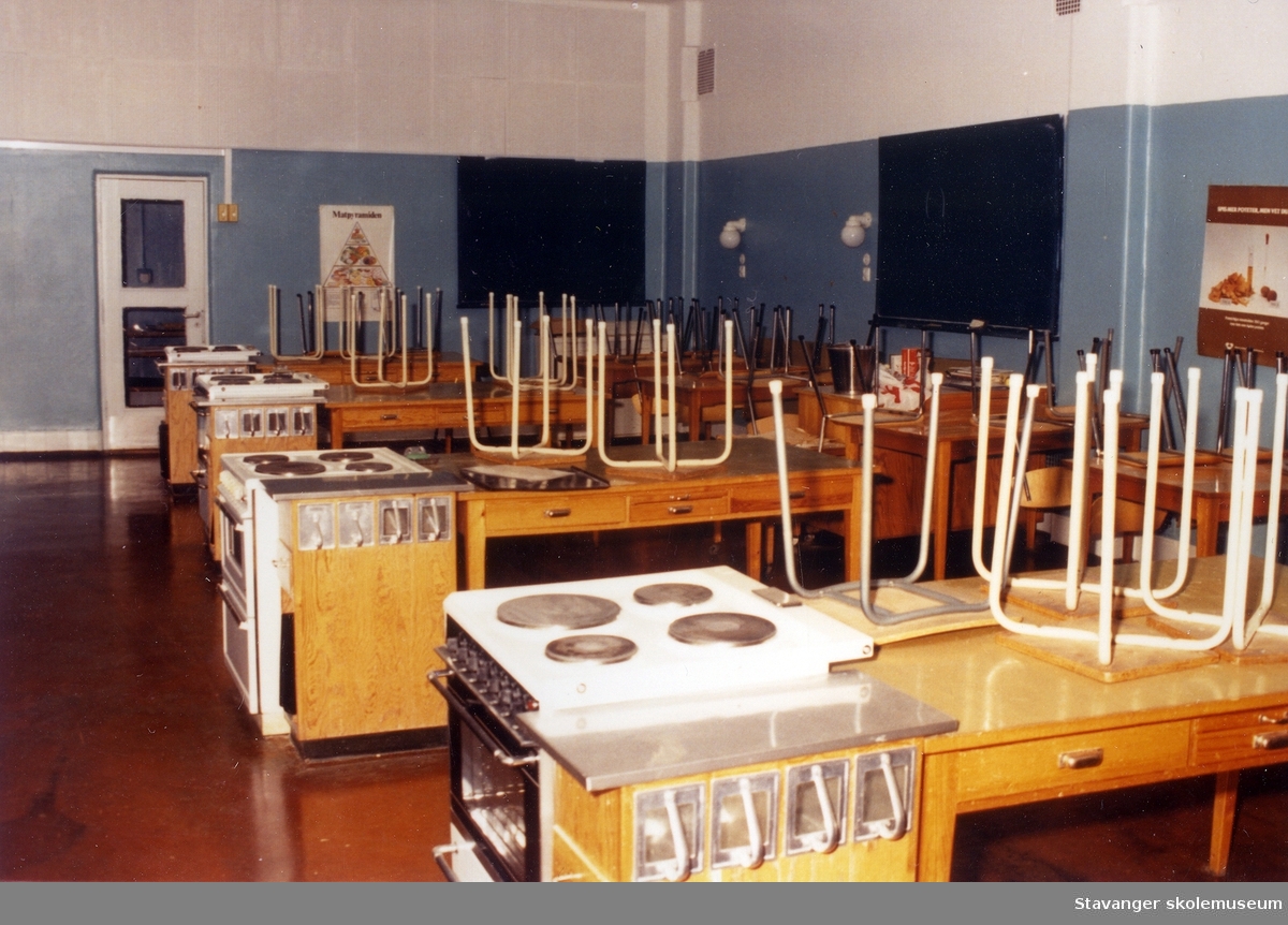 Skolekjøkkenet fra Nyland skole. 1989.