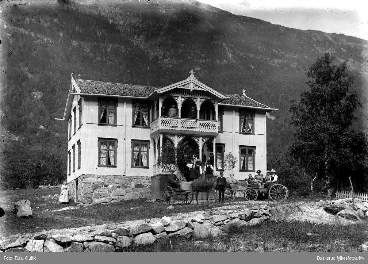 Hotell Nyland Rjukan Telemark
Foran reisende med hest og kjerre
1896