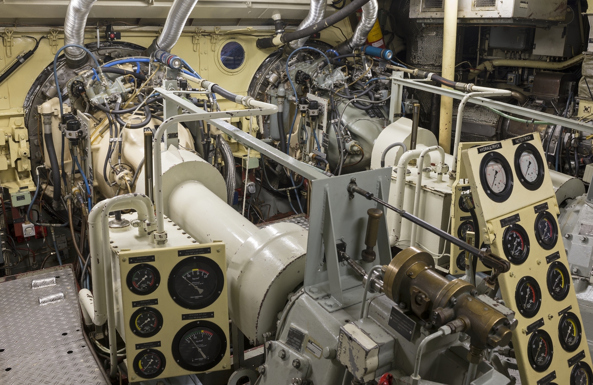 Rolls-Royce Proteus gasturbiner inne i robotbåten HMS VÄSTERVIK´s maskinrum.