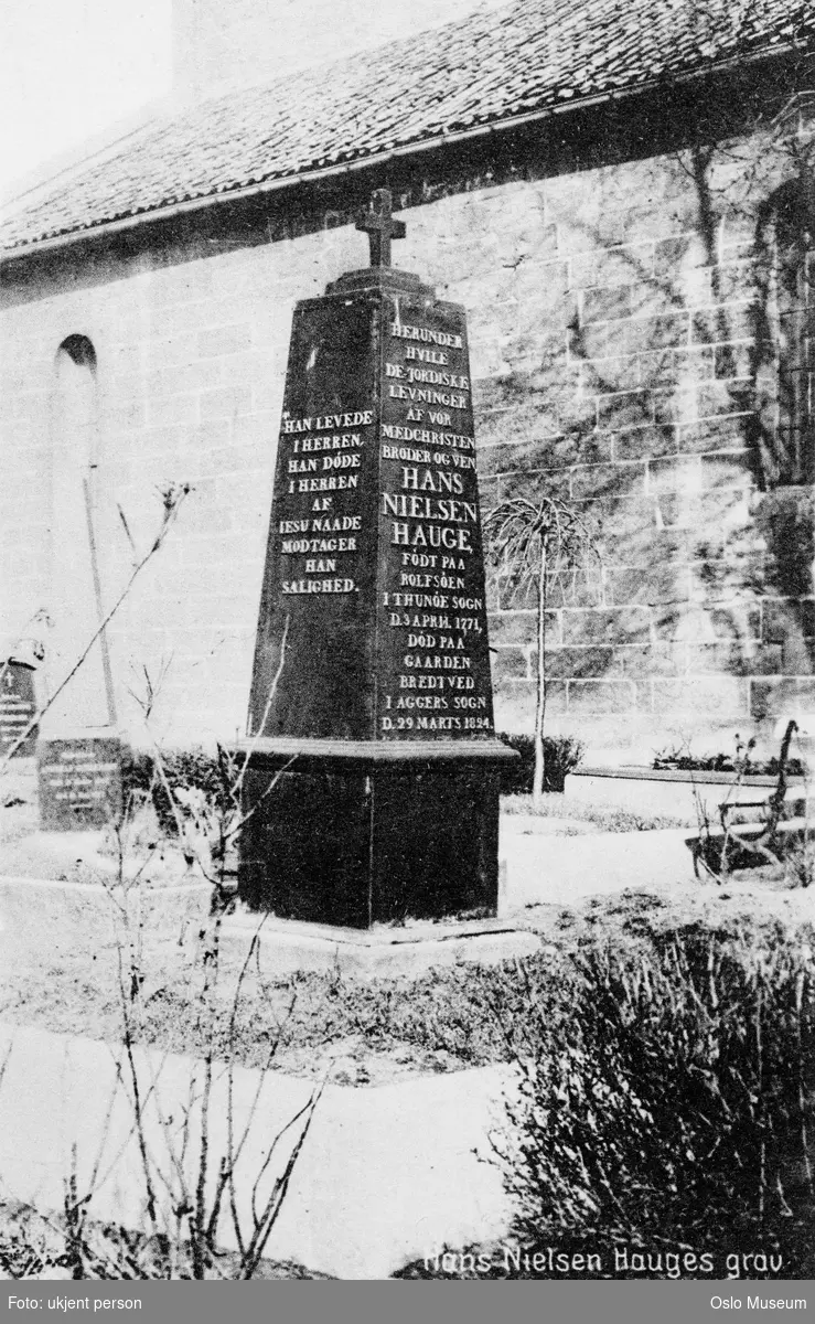 Gamle Aker kirkegård, gravmonument, Hans Nielsen Hauges grav