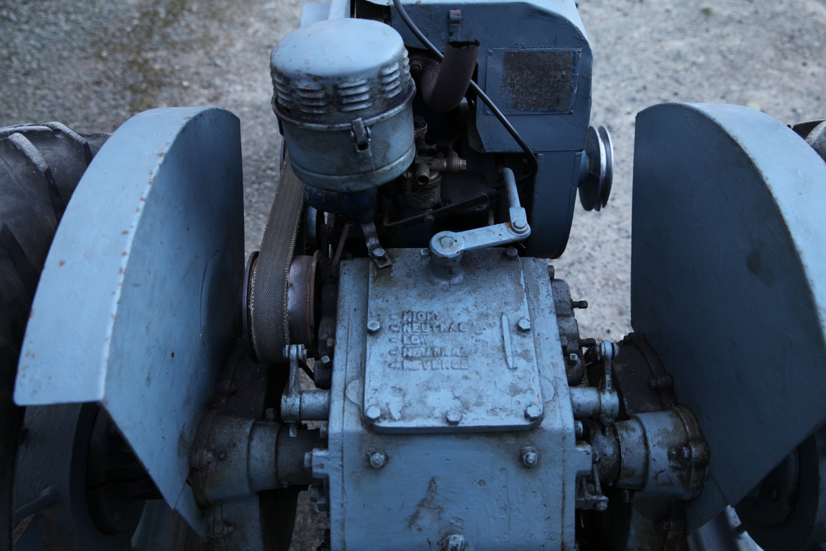 Produsent: Gunsmith Co. i Hook nær Basingstoke, England.
Motor:  Ein sylinder JAP motor. Yter 5 hk. Luftkjøld motor. To gir framover og to bakover.