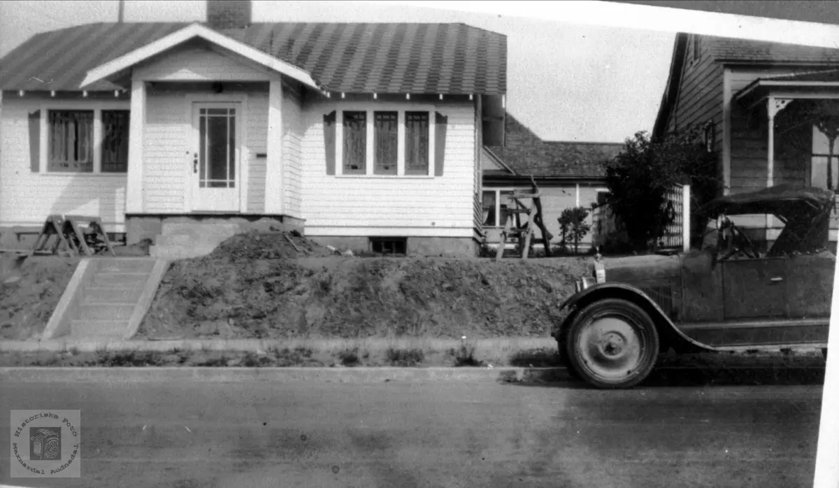 Huset til familien Gunleif Haraldstad og bilen deira i USA