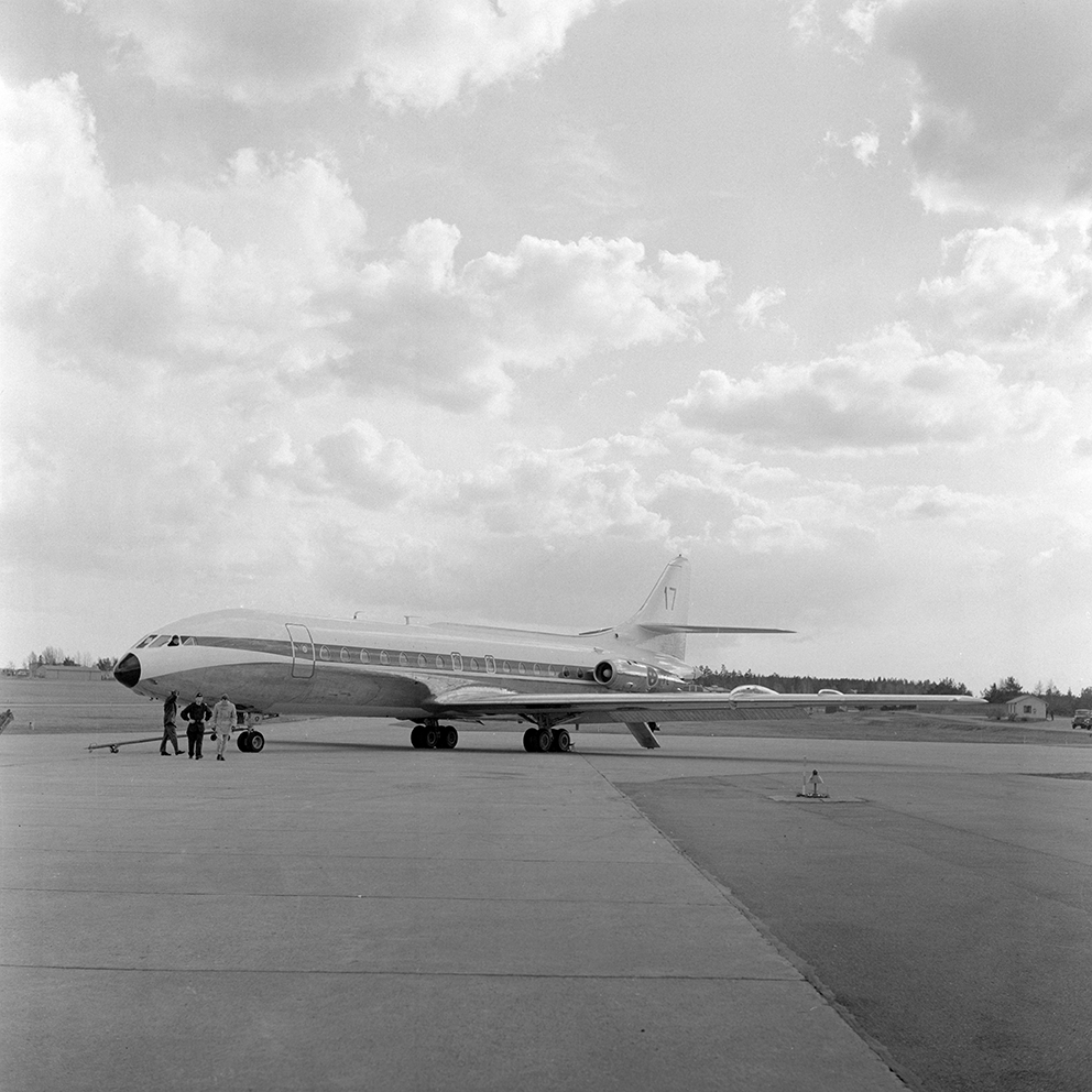 Flygplan TP 85 Caravelle tillhörande Försökscentralen på flygbana på F 3 Malmen, 1973.