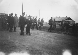 Kongebesøk i Vadsø 12.07.1946. Kong Haakon VII og fylkesmann