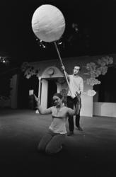 Nationaltheateret. Programfoto. "Leonce og Lena". 6/3-72.