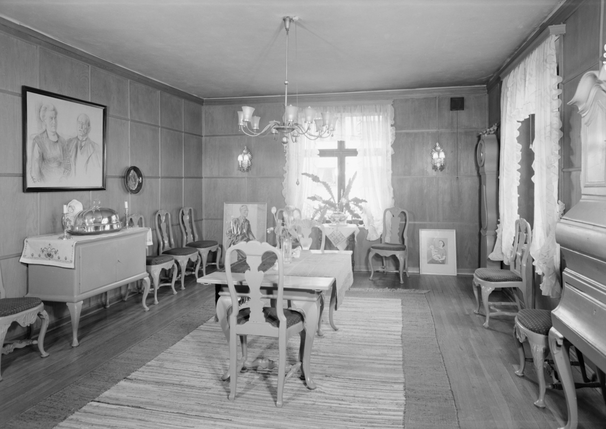 Interiørfotografier av arkitekt Andreas Bjerckes bolig i Mogens Thorsensgt. 1.