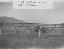 Stålbjelketransport forbi Vågåmo i Oppland