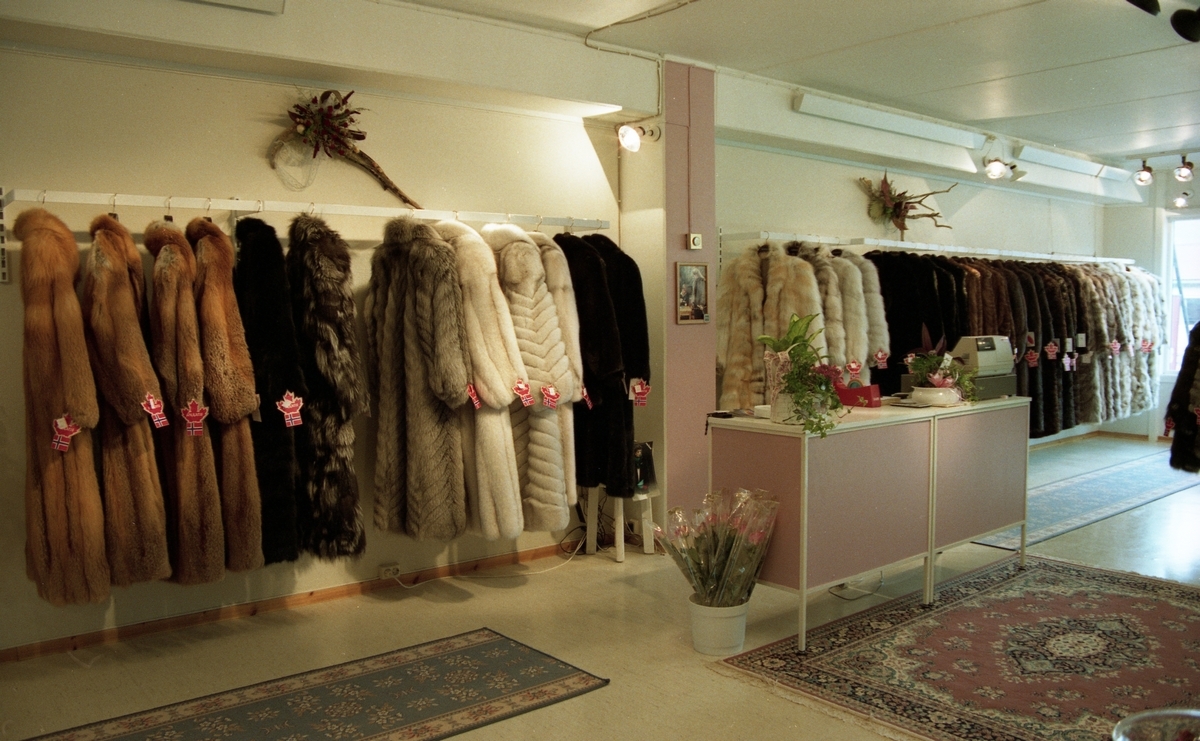 Klesbutikken Pels Elegance på Sortland, mai 1990