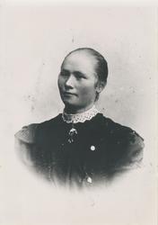 Kvinneportrett. Ukjent kvinne.