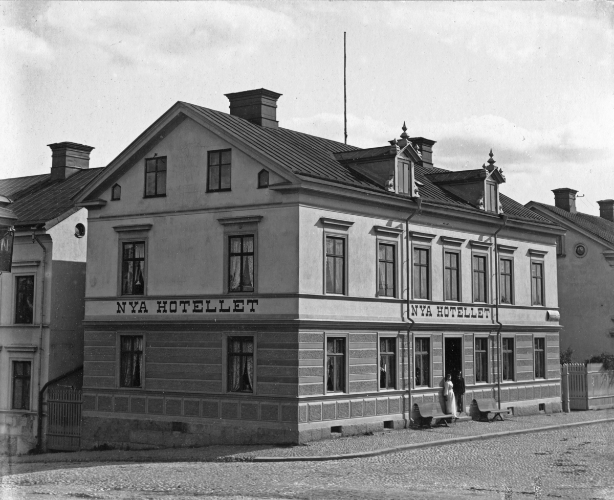 Fabrikör B. J. Åborgs (1855-1934) gård (t.o.m. 1899), Nya Hotellet, Kyrkogatan 5, Enköping, vy från norr.