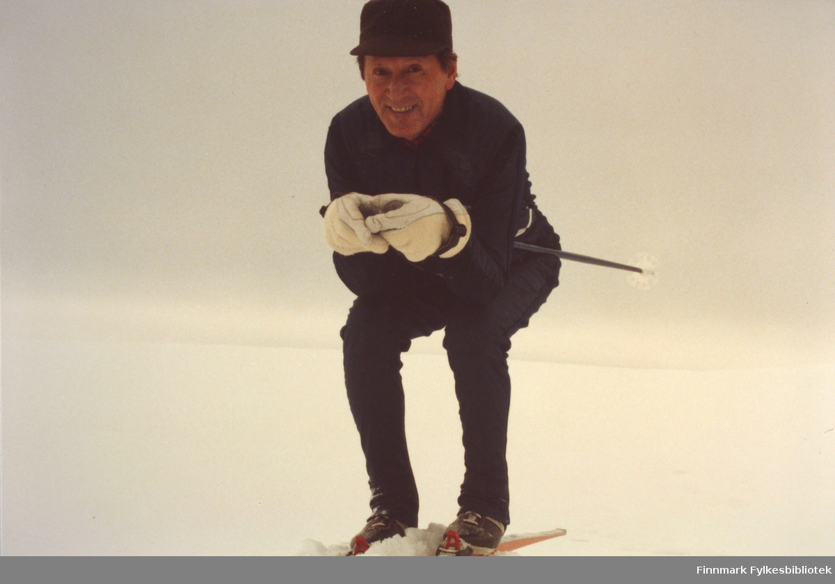 "Jeg hadde en kjærlighet til skiidretten - langrenn, særlig 10 km og 15 km. Jeg konkurrerte med hell i junior-tiden og 2 år som senior", sier Ragnvald Dahl selv.