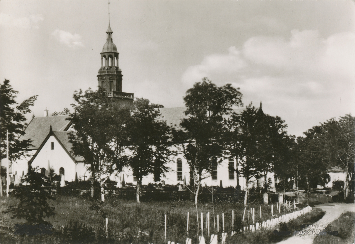 Borgund kirke ferdig bygd opp igjen etter brannen 1904.