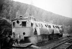 Sprengt elektrisk lokomotiv El 3 nr. 2033 på Straumsnes stas