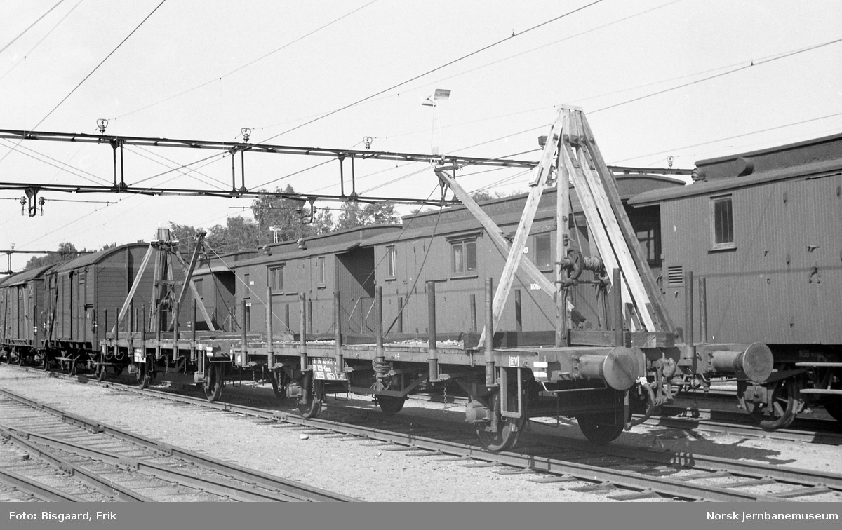 Plattformvogner, litra .Kbmp nr. 312 7026, med skinnekraner