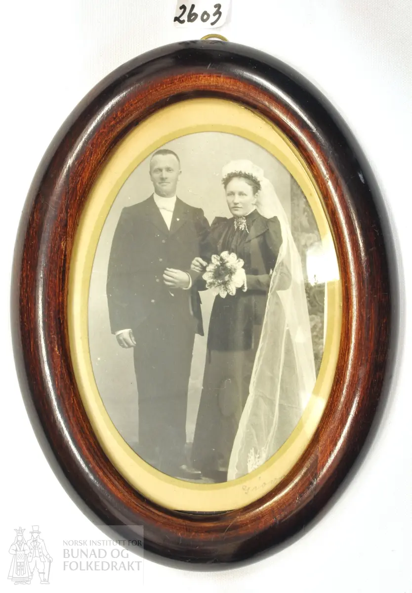 Brudebilete frå 1901. Astrid og Ivar Slettemoen.