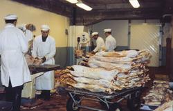 Partering av kjøtt på Bothners fabrikk i Havnegata.