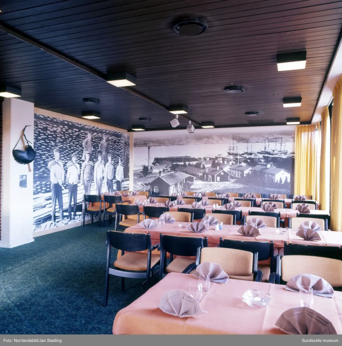 Esso Motor Hotell i Bydalen. Interiörbilder från matsalen.