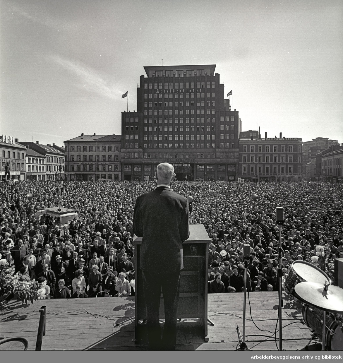 1. mai 1965, Einar Gerhardsen taler på Youngstorget.