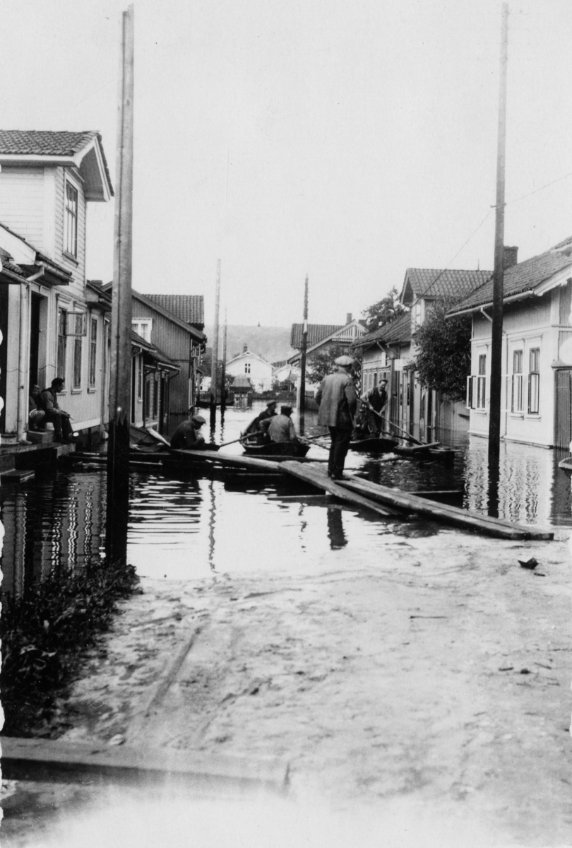 Flommen i Skien 1927. Blekebakkveien. Fotograf Erling Hagen f. 1893 (bror til givernes morfar)
