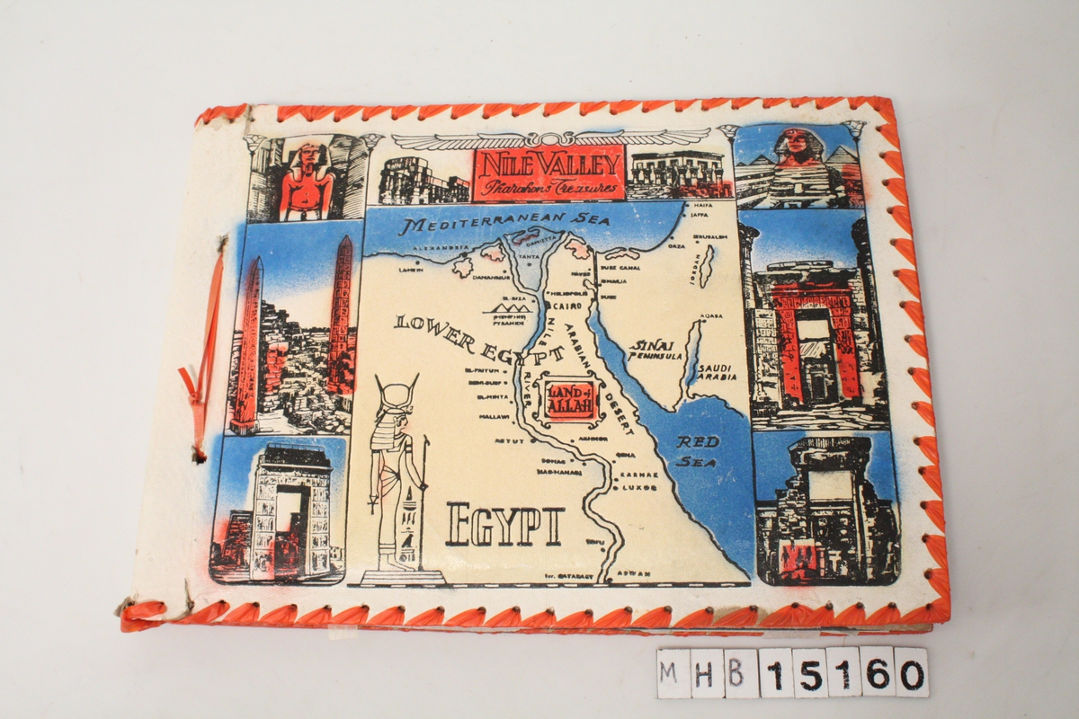 Foto fra ulike reisemål, sjøfart.

Albumet har påtrykket motiv som viser et kart over egypts nordøstre landområde.