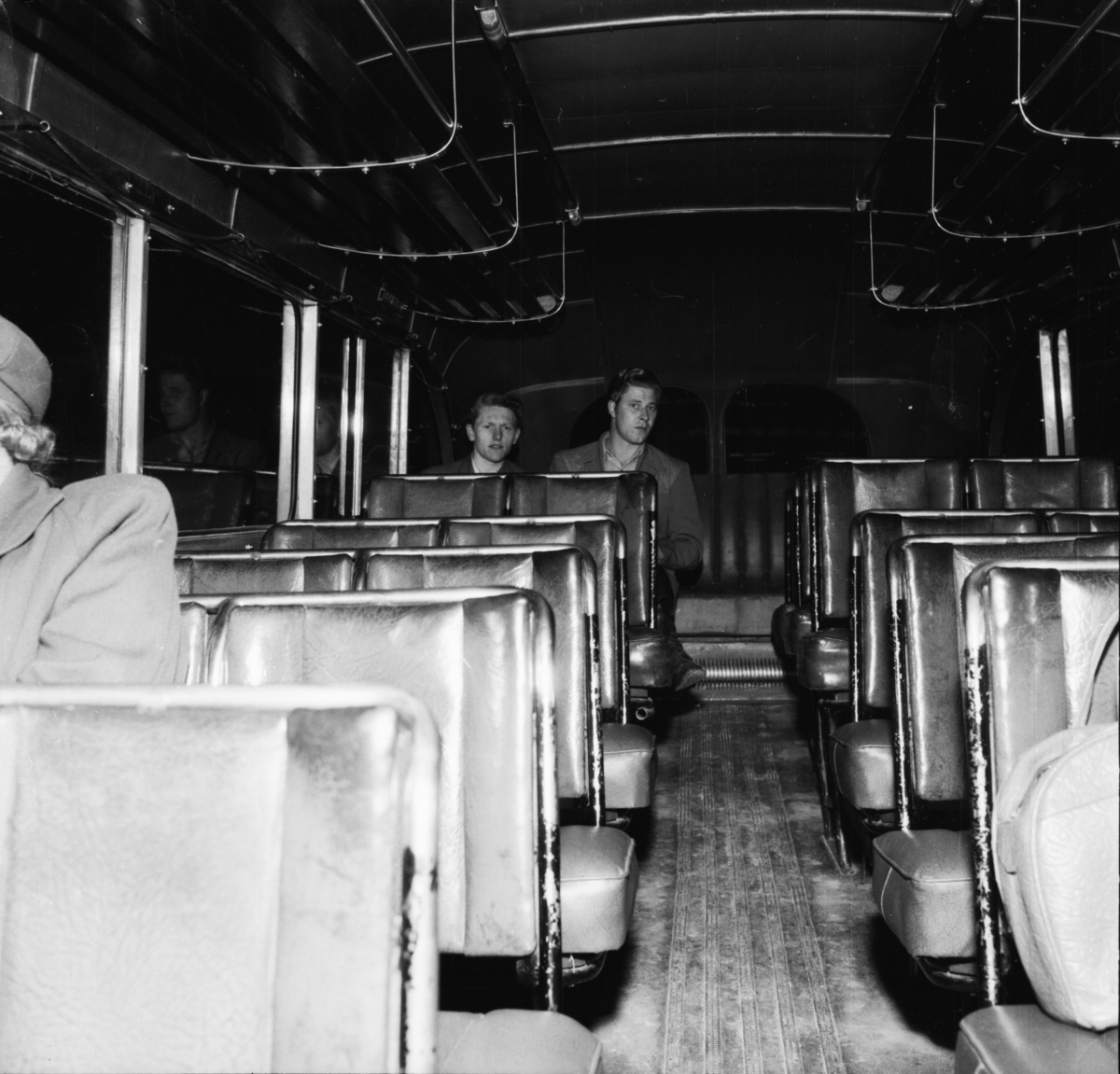 Vardens arkiv. "Bussen til Strengen". 16.09.1953