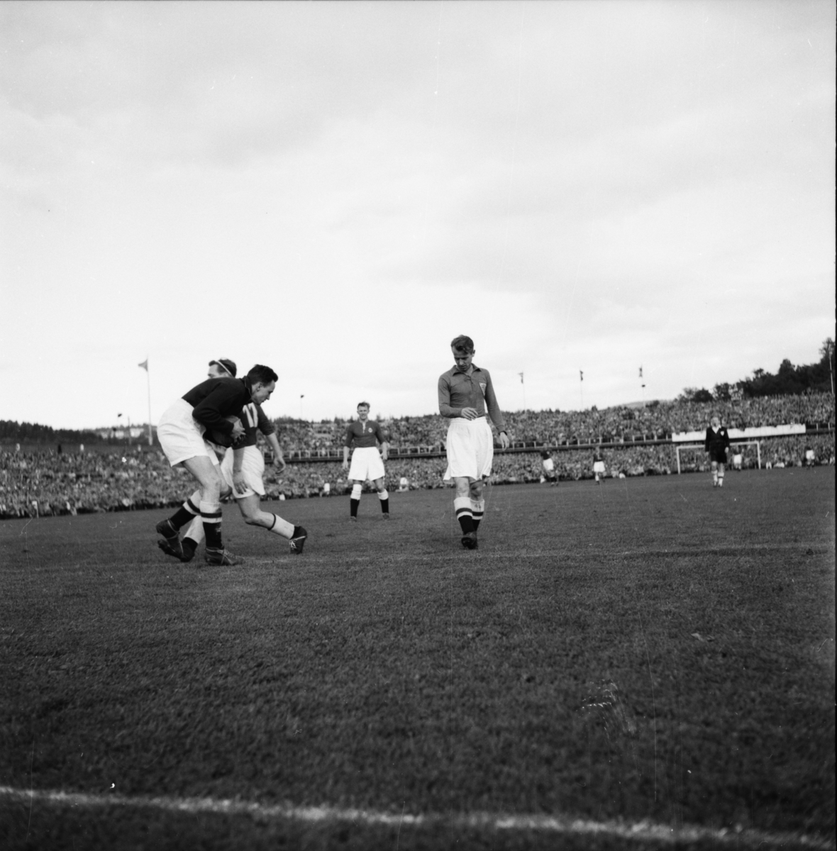 Vardens arkiv. "Landskamp Norge-Danmark 0-1, Ullevål Stadion". 13.09.1953
