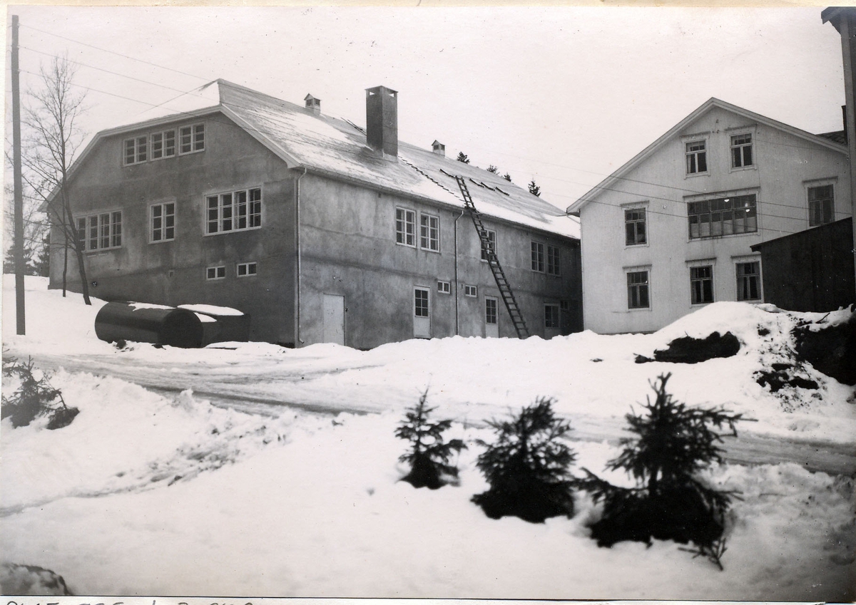 Bygninger. Vinter. Foto fra anleggstiden Norsk Jernverk AS, Mo i Rana.