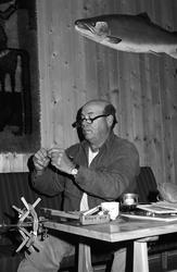 Fluebinding i interiør.