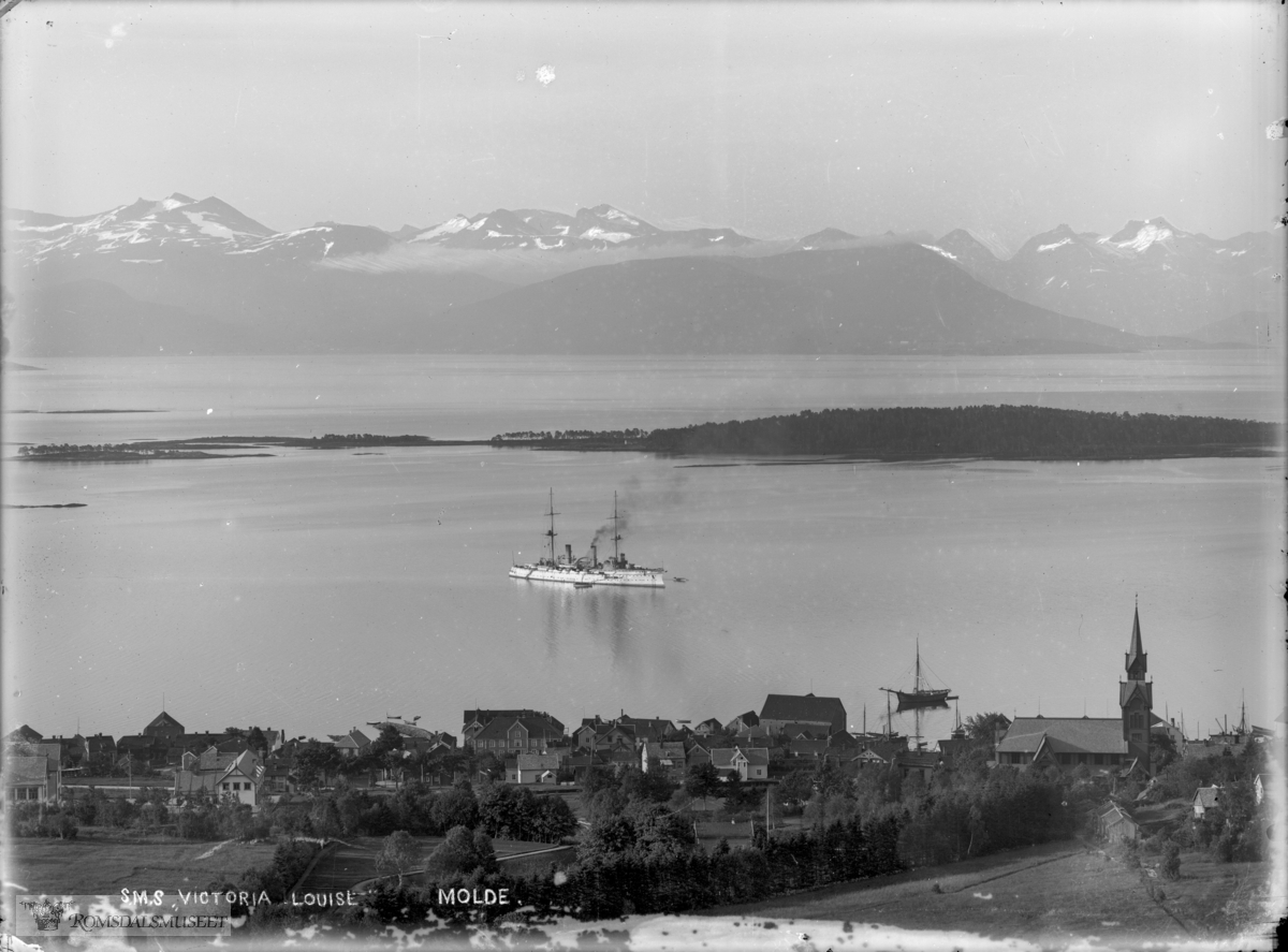 Molde by sett fra nord., SMS Victoria Louise, Molde.