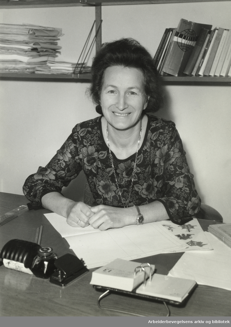 Eva Nordland (1921-2012). Pedagog og fredsaktivist.