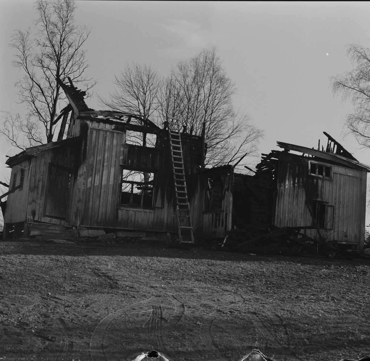 Brann i bygninger hos Birger Olstad. Gjerdrum 1967