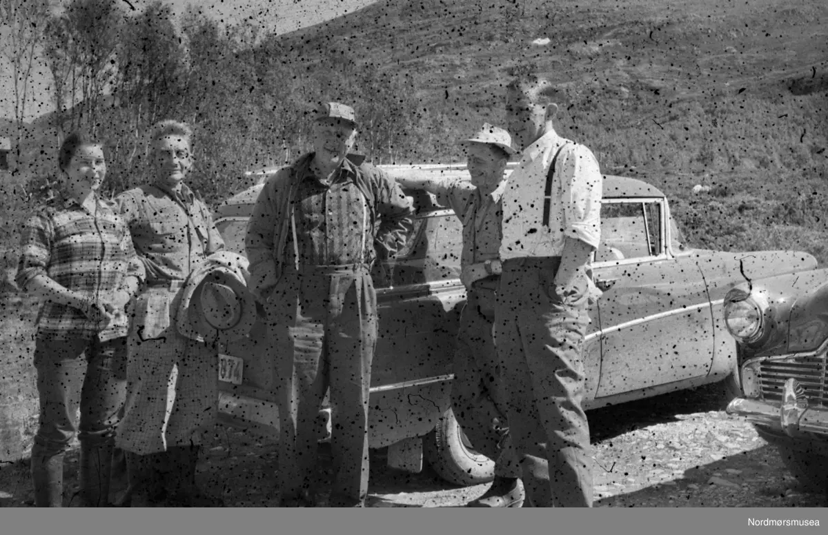 Familien Johannessen på biltur. Originalmaterialet tilhørende Robert G