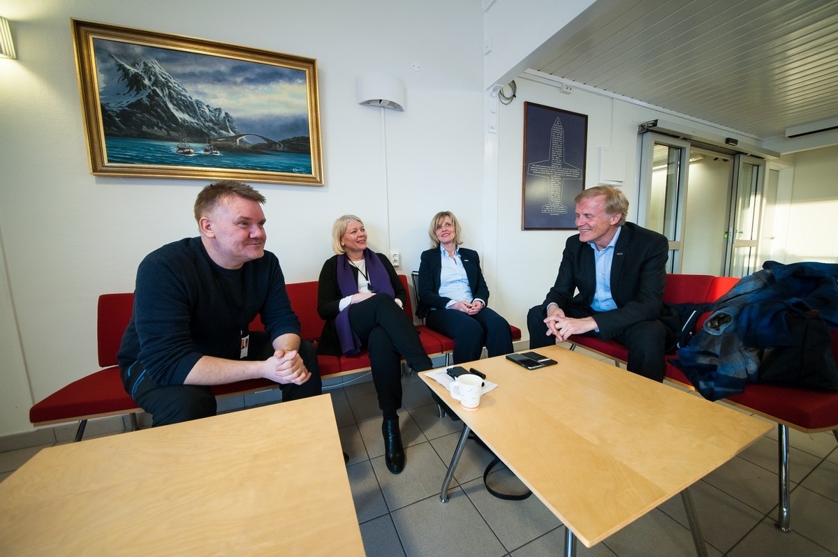 Fra v driftssjef ved Narvik Lufthavn Bernt Mathisen, lufthavnsjef på Evenes, divisjonsdirektør for regionale lufthavner Margrethe Snekkerbakken og konsernsjef i Avinor, Dag Falck-Petersen.