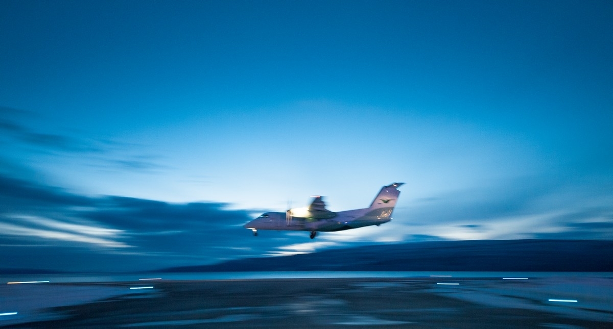 Etter en runde over byen tok flyet en såkalt lowpass, dvs en lav overflyvning, før man tok høye og forsvant i retning mot Bodø.