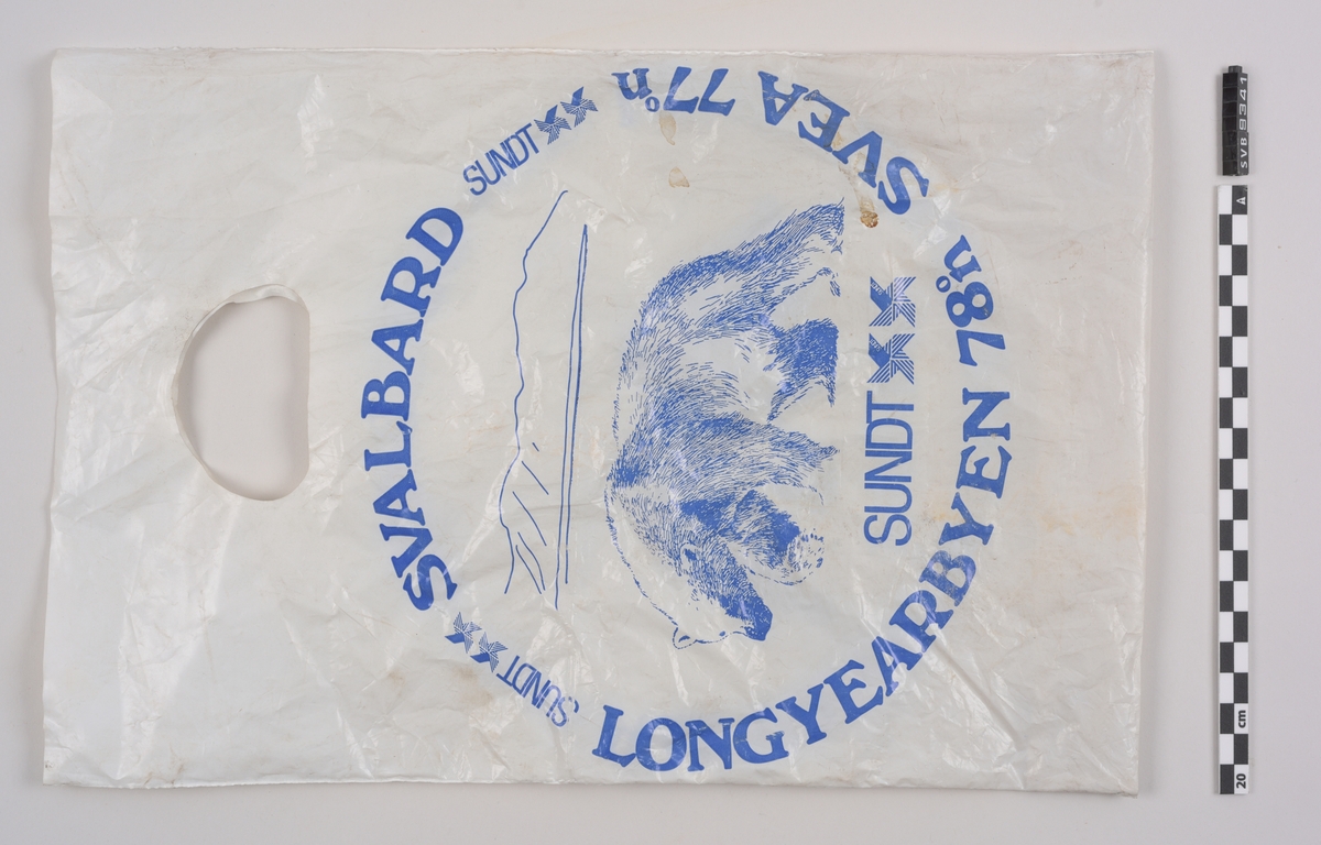 Hvit plastpose med blå tekst og grafikk.