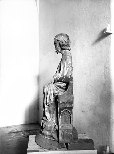Statyn Helige Olof i Munktorp kyrka, Köping.