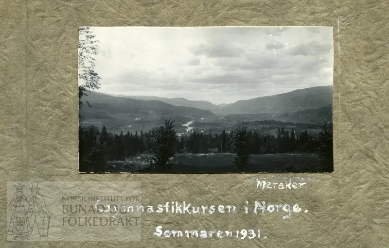 Bilde av utsikt ved Meråker (fra lite fotoalbum: "Gymnastikkursen i Norge. Sommaren 1931")
