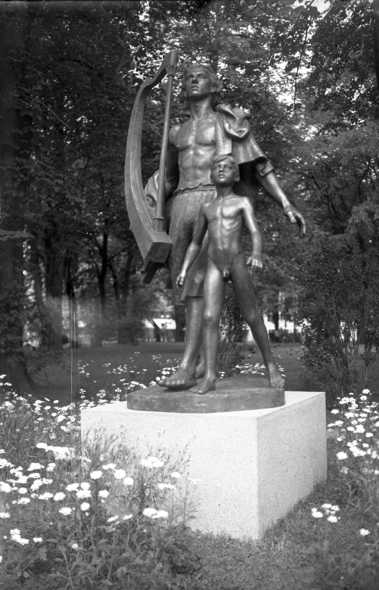 Statyn "Harpolekaren" i Rådhusparken i Jönköping.