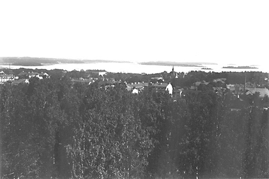 Vy från Djäknebergets vattentorn i Västerås, söderut.