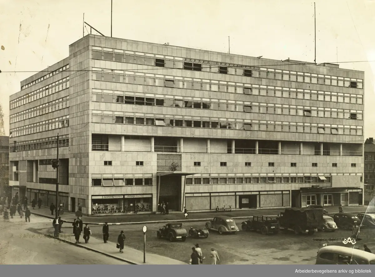 Oslo Arbeidersamfunn. Samfunnshuset. Fotoet er antagelig tatt rett etter at bygningen ble ferdigstilt i 1940.
