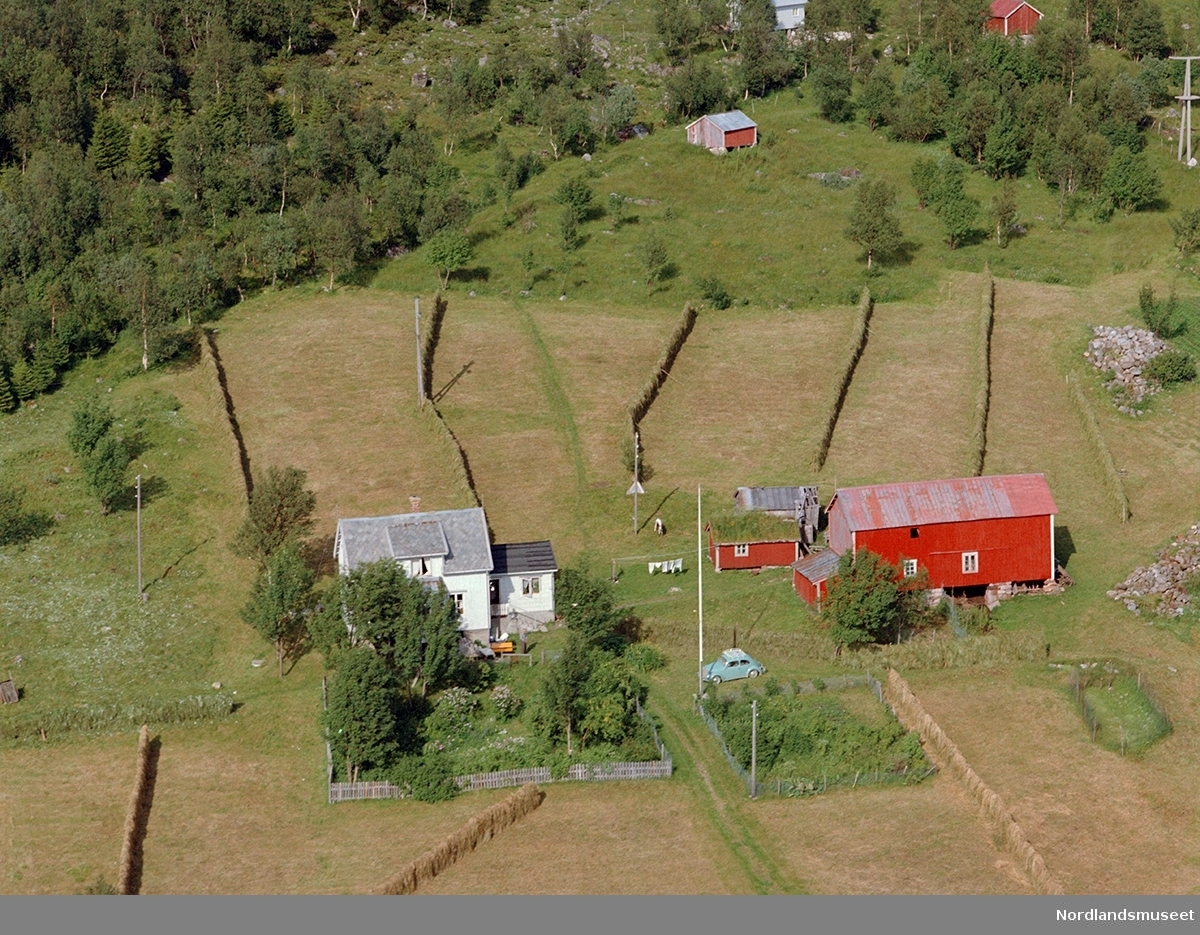 flyfoto av eiendommen Fredheim, eiere: Anna og Elling Berg