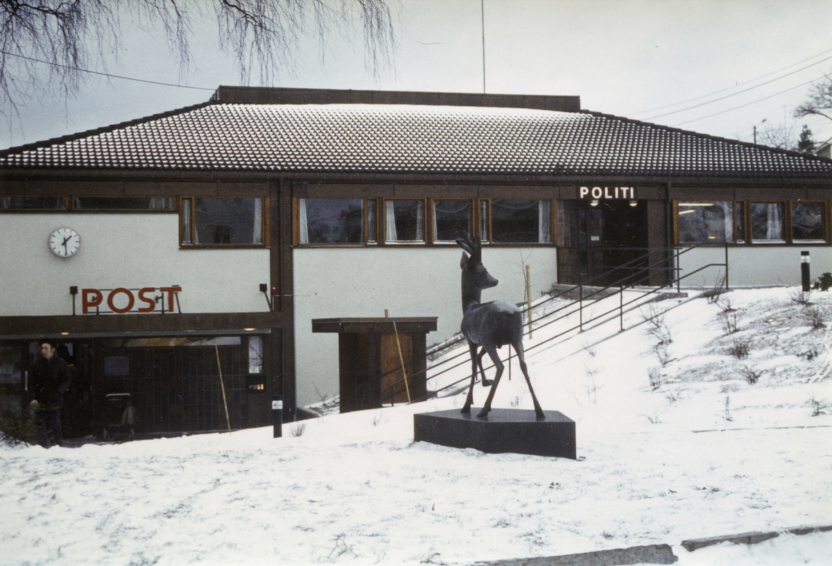 4890 Grimstad postkontor. Fasade. Eksteriør.