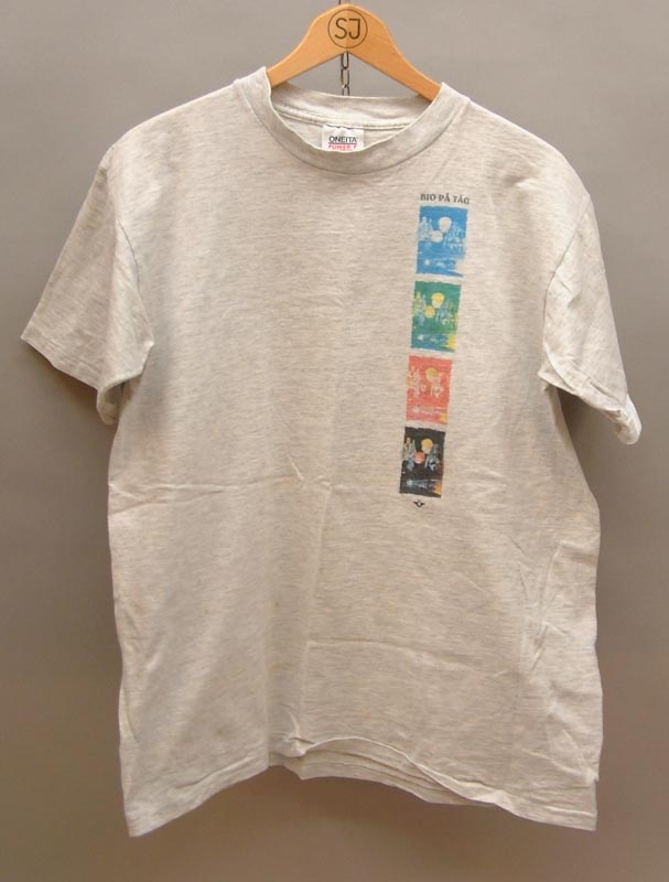 Gråmelerad t-shirt med texten "BIO PÅ Tåg"
Fyra bilder, blå, grön, röd, och svart med barn på tågresa.

Storlek XL 46-48.

Modell/Fabrikat/typ: Oneita Power-T