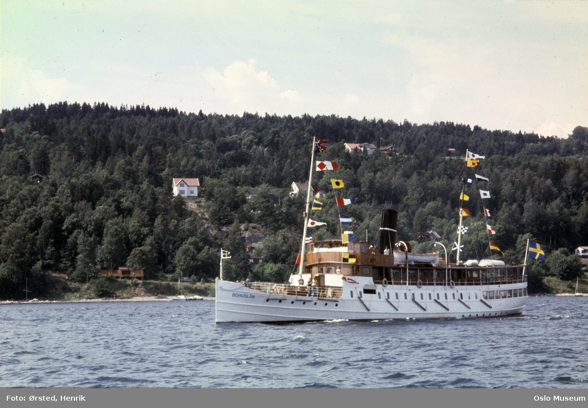 veteranbåtstevne, fjord, D/S Bohuslän, signalflagg, svensk flagg