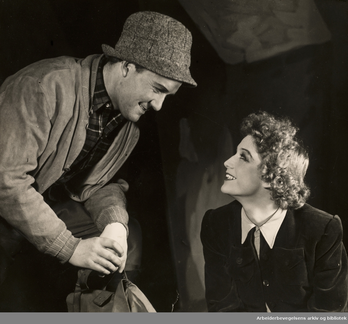 Harald Heide Steen og Eva Sletto i "High Tor" på Det Norske Teatret, februar 1940.