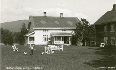 Gjefsen gård og pensjonat, Gran. Foto: K. Deinboll/Randsfjordmuseet. (Foto/Photo)