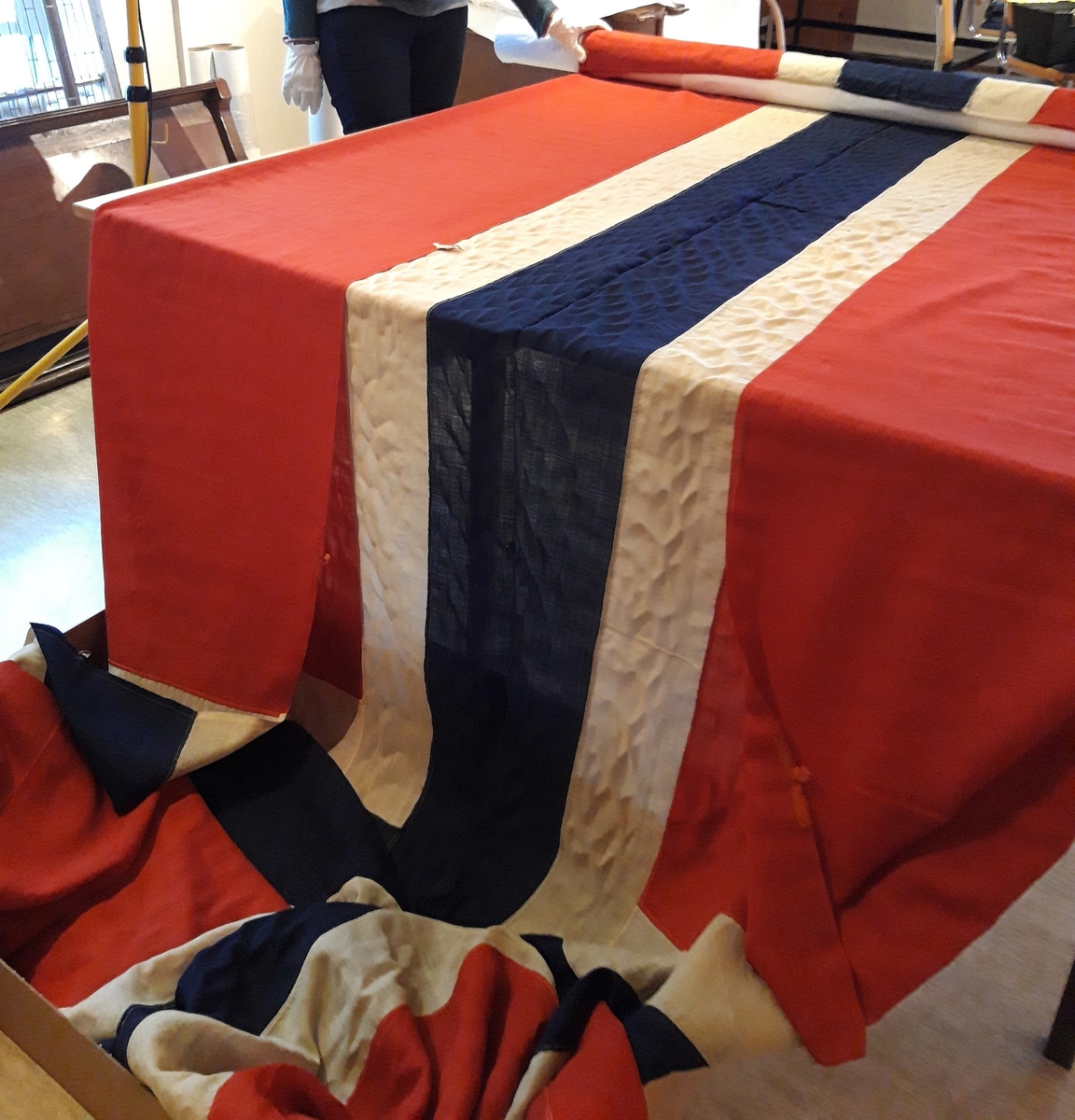 Stort norsk flagg for flaggstang.
