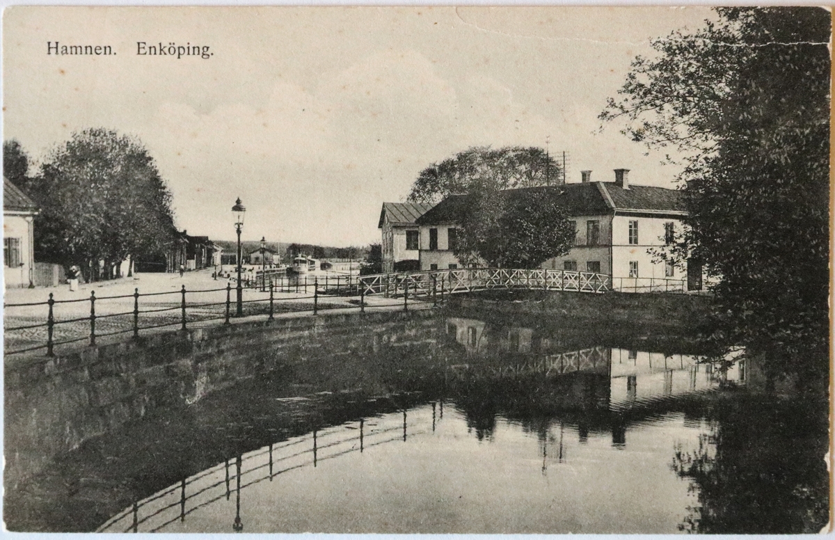 Hamnen, Enköping.

Hamnen med den lilla bron över till Munksundsgatan.