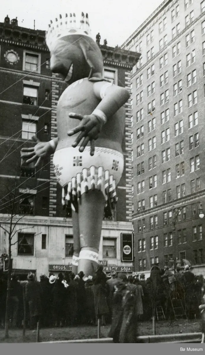 Mazy parade, New York Halloween 1936